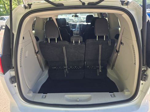 Used 2022 Chrysler Voyager LX FWD image 25