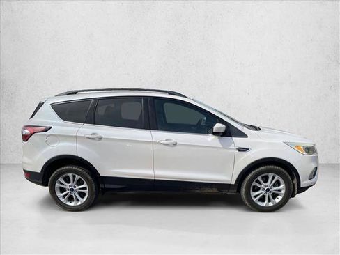 Used 2018 Ford Escape SE w/ SE Sync 3 Package FWD image 4