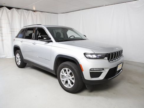 Used 2022 Jeep Grand Cherokee Limited image 1