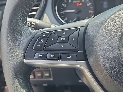 Used 2018 Nissan Rogue SV AWD/4WD image 22