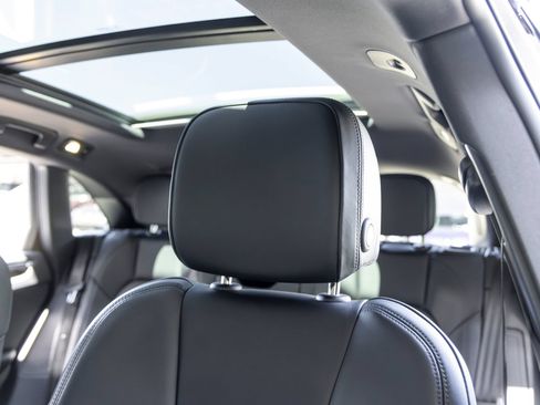 Certified 2021 Porsche Macan AWD/4WD image 32