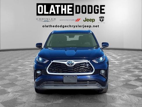 Used 2022 Toyota Highlander XLE FWD image 34