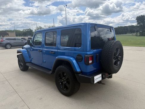 Used 2023 Jeep Wrangler Unlimited Sahara AWD/4WD image 3
