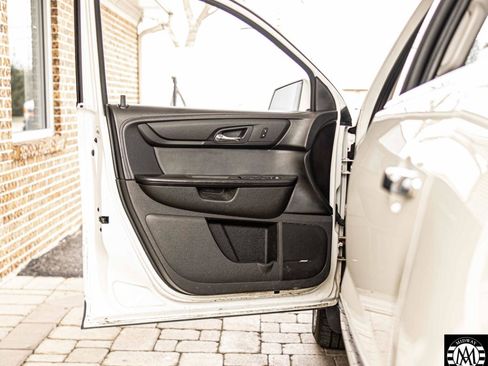 Used 2013 Chevrolet Traverse LT image 16