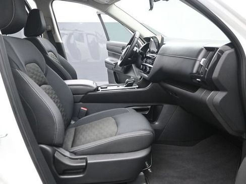 Used 2024 Nissan Pathfinder SV AWD/4WD image 29