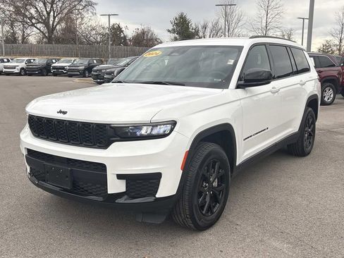 Used 2024 Jeep Grand Cherokee L Altitude image 4