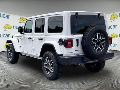 Used 2025 Jeep Wrangler Unlimited Sahara AWD/4WD image 4