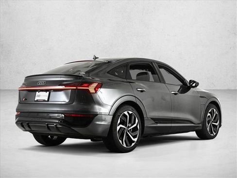 Used 2024 Audi Q8 e-tron Premium Plus AWD/4WD image 5