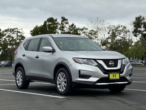 Used 2018 Nissan Rogue S AWD/4WD image 7