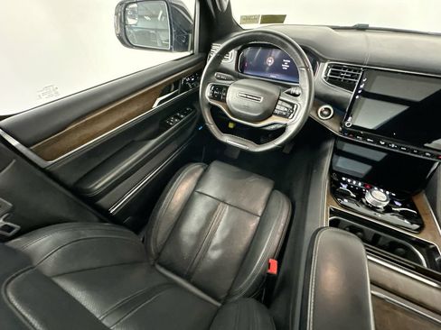 Used 2023 Jeep Grand Wagoneer 4WD image 9