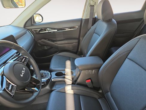 Certified 2025 Kia Seltos EX w/ EX Sunroof Package image 20