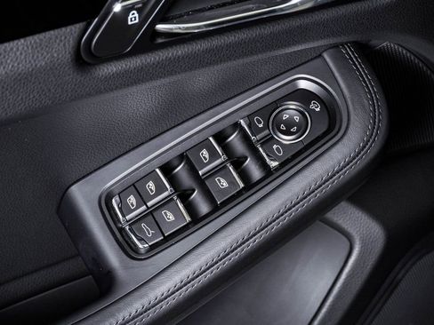 Certified 2026 Porsche Macan AWD/4WD image 26