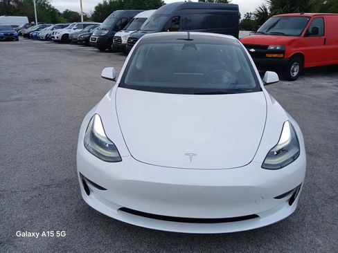 Used 2023 Tesla Model 3 Standard Range image 3