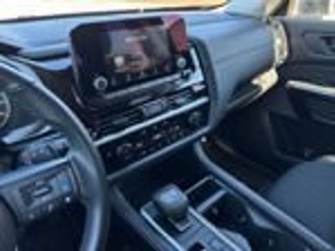 Used 2025 Nissan Pathfinder SV FWD image 41