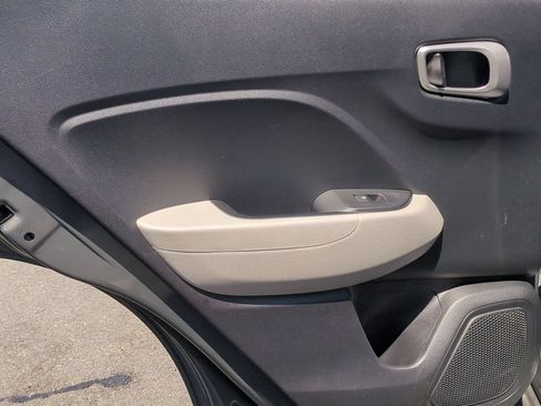 Used 2025 Hyundai Venue SEL FWD image 27