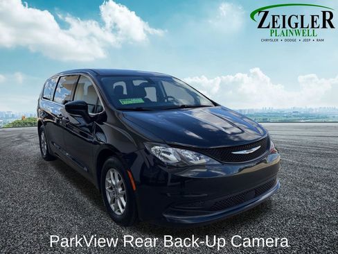 Used 2022 Chrysler Voyager LX FWD image 7
