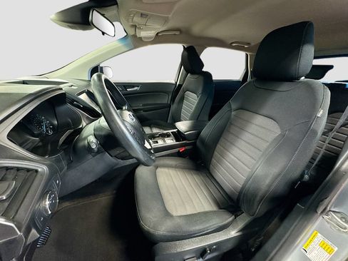 Used 2020 Ford Edge SE FWD image 9