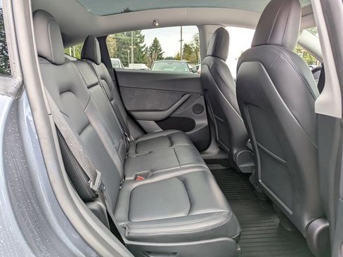 Used 2022 Tesla Model Y Long Range image 33