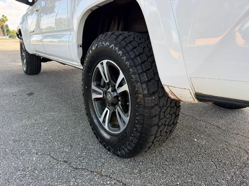 Used 2019 Toyota Tacoma TRD Sport w/ Technology Package AWD/4WD image 35
