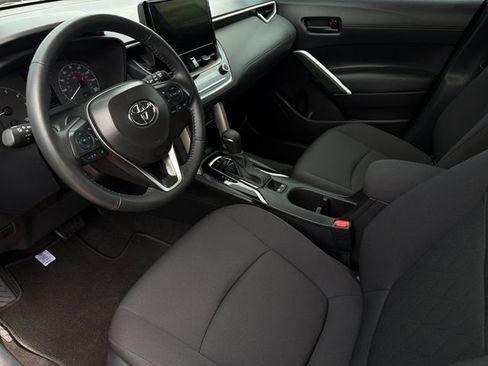 Used 2024 Toyota Corolla Cross LE FWD image 11