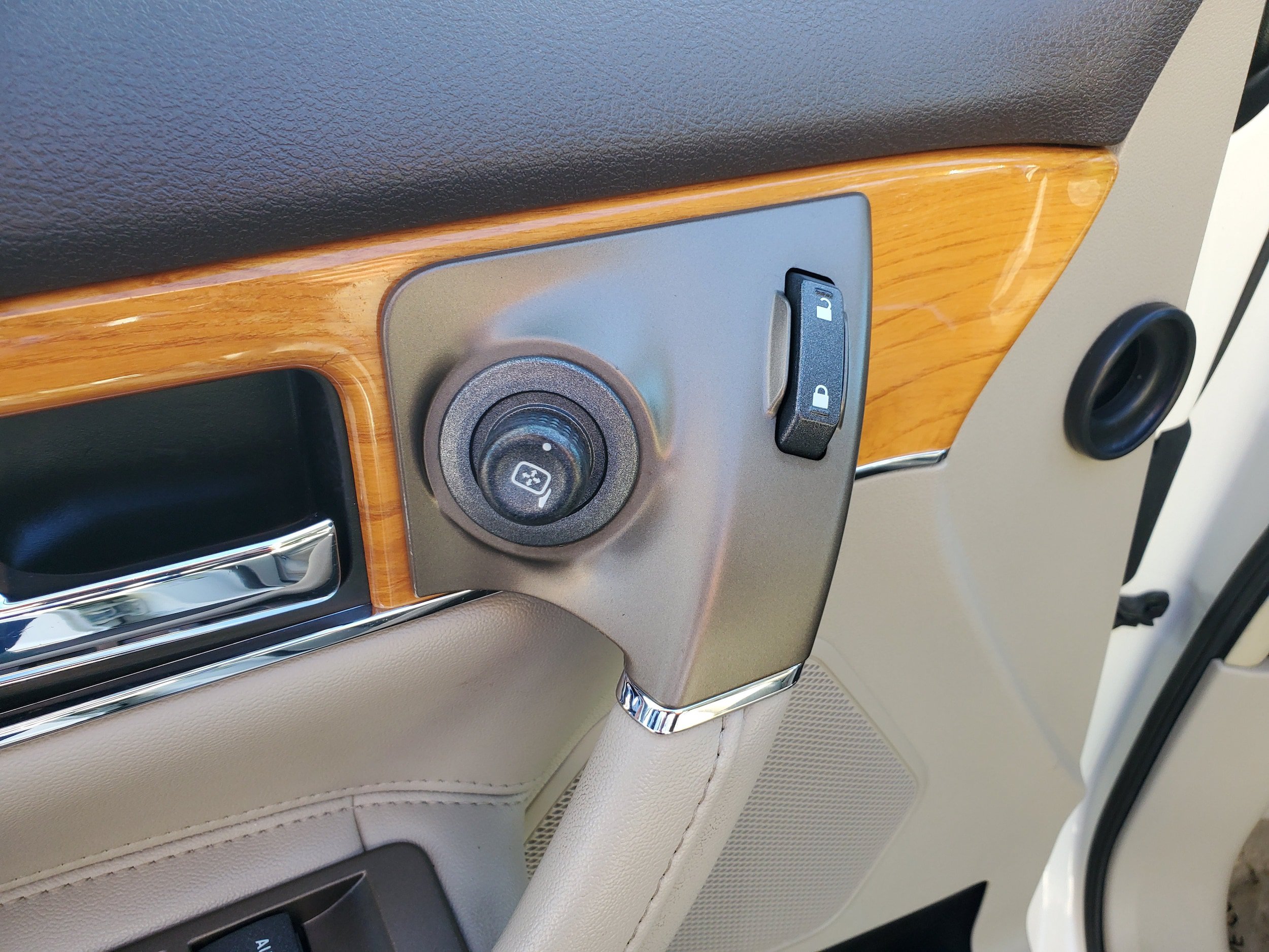 Used 2012 Lincoln MKX AWD image 12