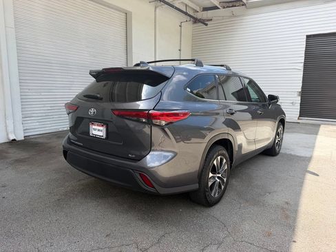Used 2021 Toyota Highlander XLE FWD image 7
