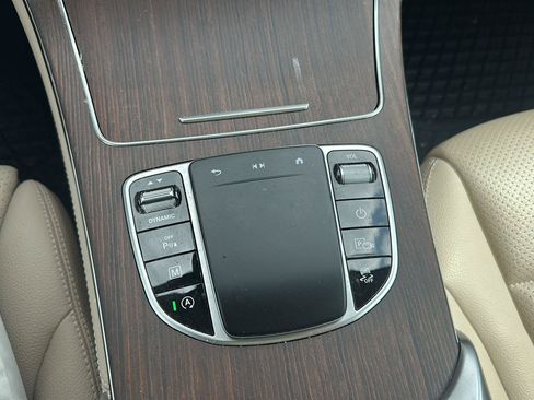 Used 2021 Mercedes-Benz GLC 300 4MATIC image 21
