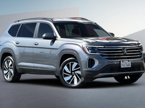 Used 2024 Volkswagen Atlas SE FWD image 2