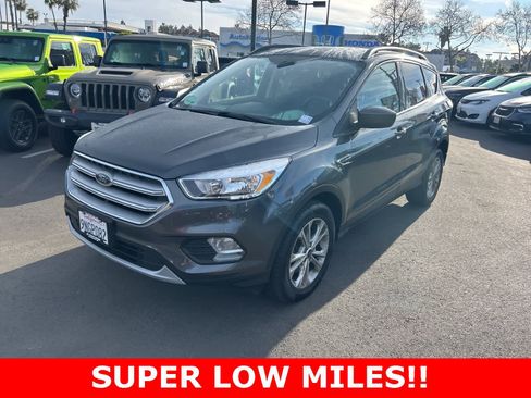 Used 2018 Ford Escape SE image 1