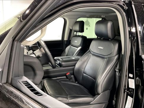 Used 2025 Ford Expedition Platinum AWD/4WD image 31
