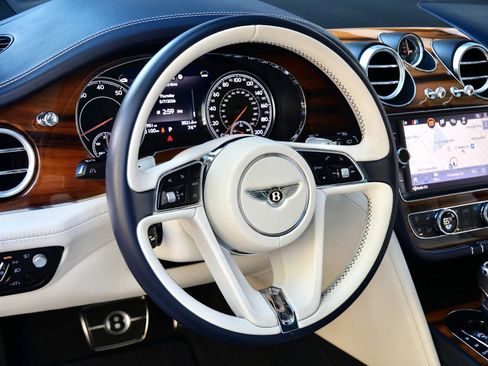 Used 2019 Bentley Bentayga AWD/4WD image 13