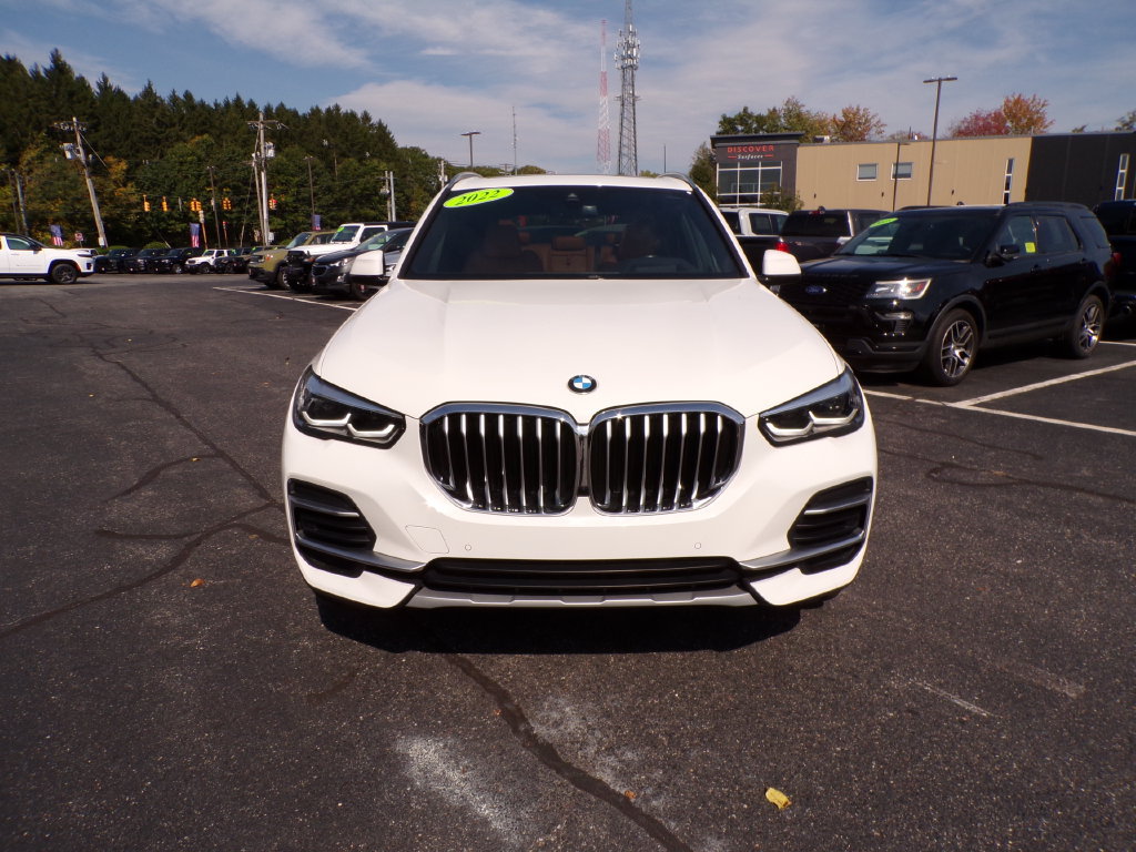 Used 2022 BMW X5 xDrive40i w/ Premium Package AWD/4WD image 3