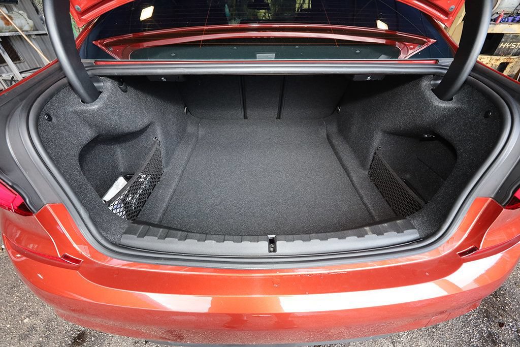 Used 2021 BMW 330i Sedan w/ M Sport Package RWD image 34