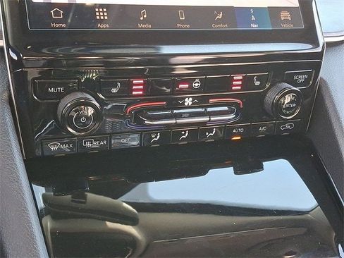 Used 2023 Jeep Grand Cherokee Limited image 16