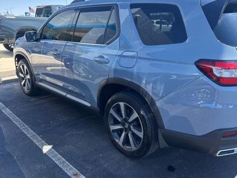 Used 2024 Honda Pilot Touring image 3