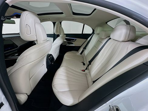 Used 2025 Mercedes-Benz E 350 Sedan image 27