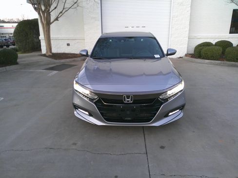 Used 2018 Honda Accord Sport image 5