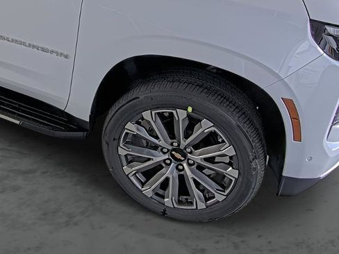 New 2026 Chevrolet Suburban High Country w/ Sun And Tow Package AWD/4WD image 14