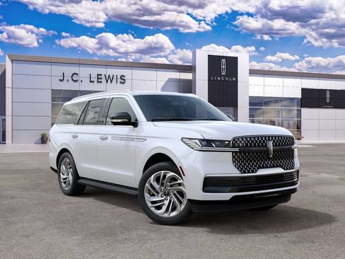 New 2027 Lincoln Navigator Premiere RWD image 1