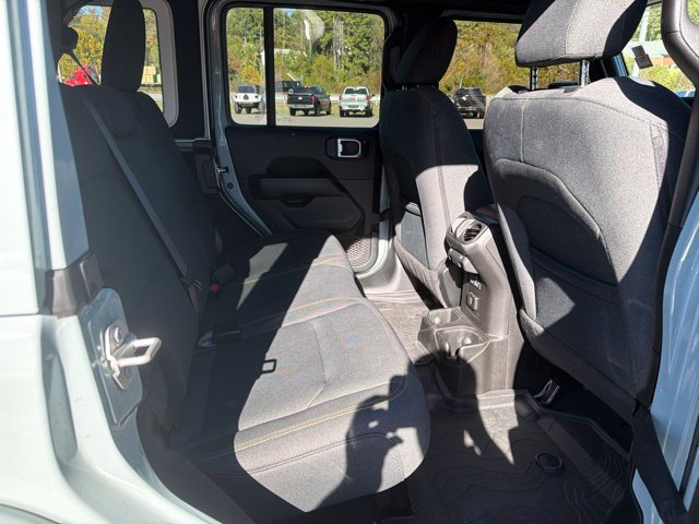 Used 2024 Jeep Wrangler Unlimited Sahara AWD/4WD image 6