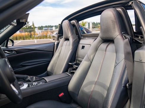 Used 2017 MAZDA MX-5 Miata RF Grand Touring RWD image 5