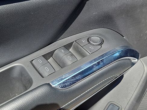 Used 2025 Chevrolet Traverse LT FWD image 22