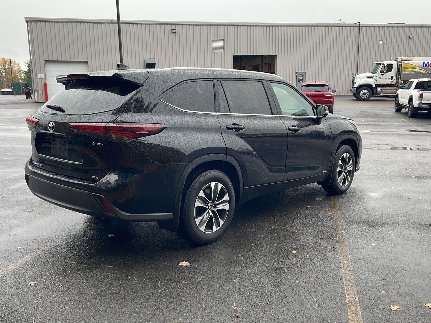 Used 2026 Toyota Highlander XLE AWD/4WD image 3