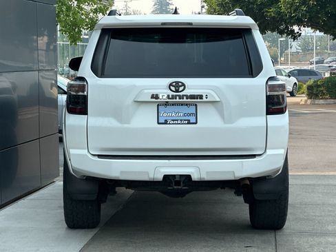 Used 2022 Toyota 4Runner SR5 Premium w/ Moonroof Package AWD/4WD image 4