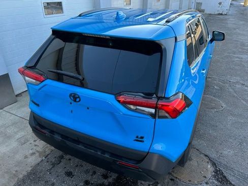 Used 2021 Toyota RAV4 LE image 5