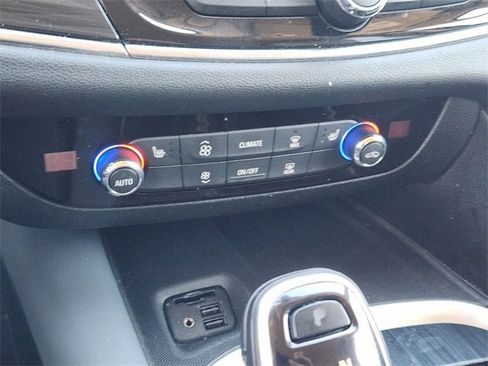 Used 2020 Buick Enclave Essence w/ Sport Touring Edition image 20