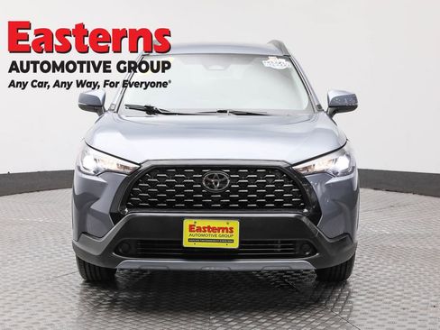 Used 2024 Toyota Corolla Cross LE image 2