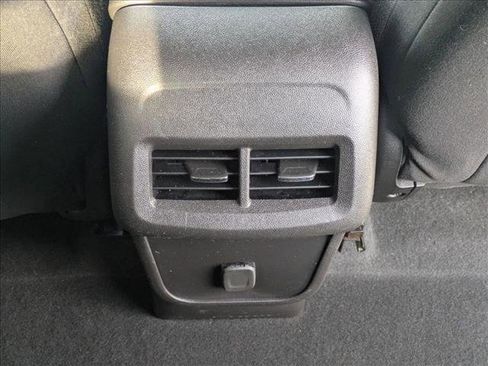 Used 2018 Chevrolet Equinox LT image 16