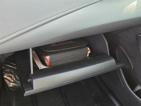 Used 2025 Toyota Corolla SE image 22