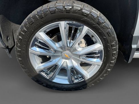 Used 2023 Chevrolet Silverado 1500 High Country w/ High Country Premium Package AWD/4WD image 15